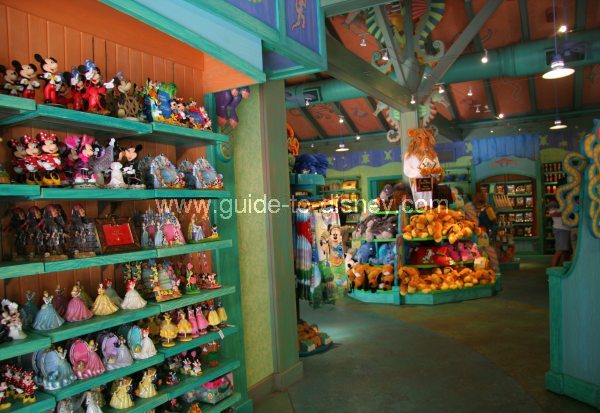Guide to Disney World Beastly Bazaar on Discovery Island at Disney Animal Kingdom