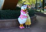 Daisy Duck Character Greet at Mickey's Sorcerer Hat on Hollywood Boulevard od Disney's Hollywood Studios